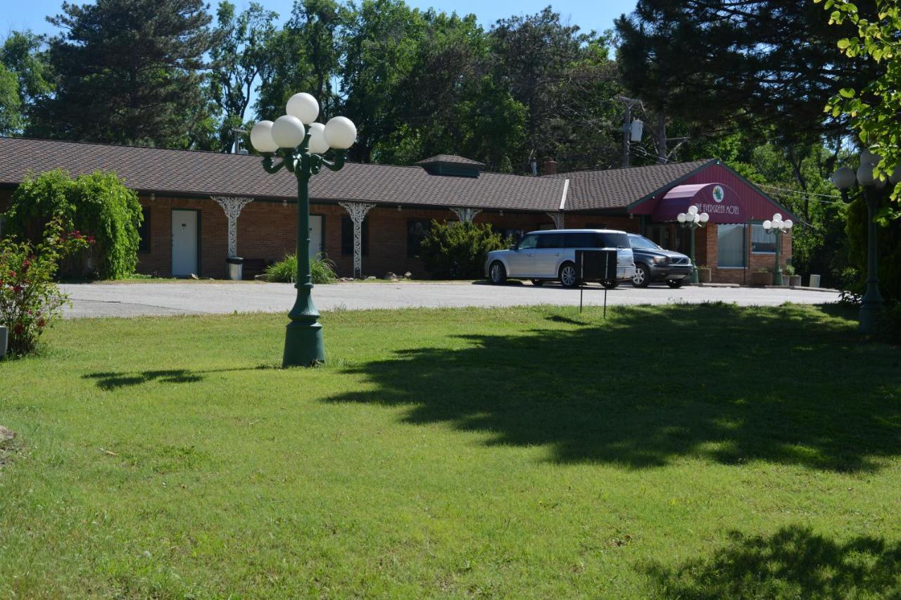 The Evergreen Motel In Kansas Pratt Eksteriør bilde