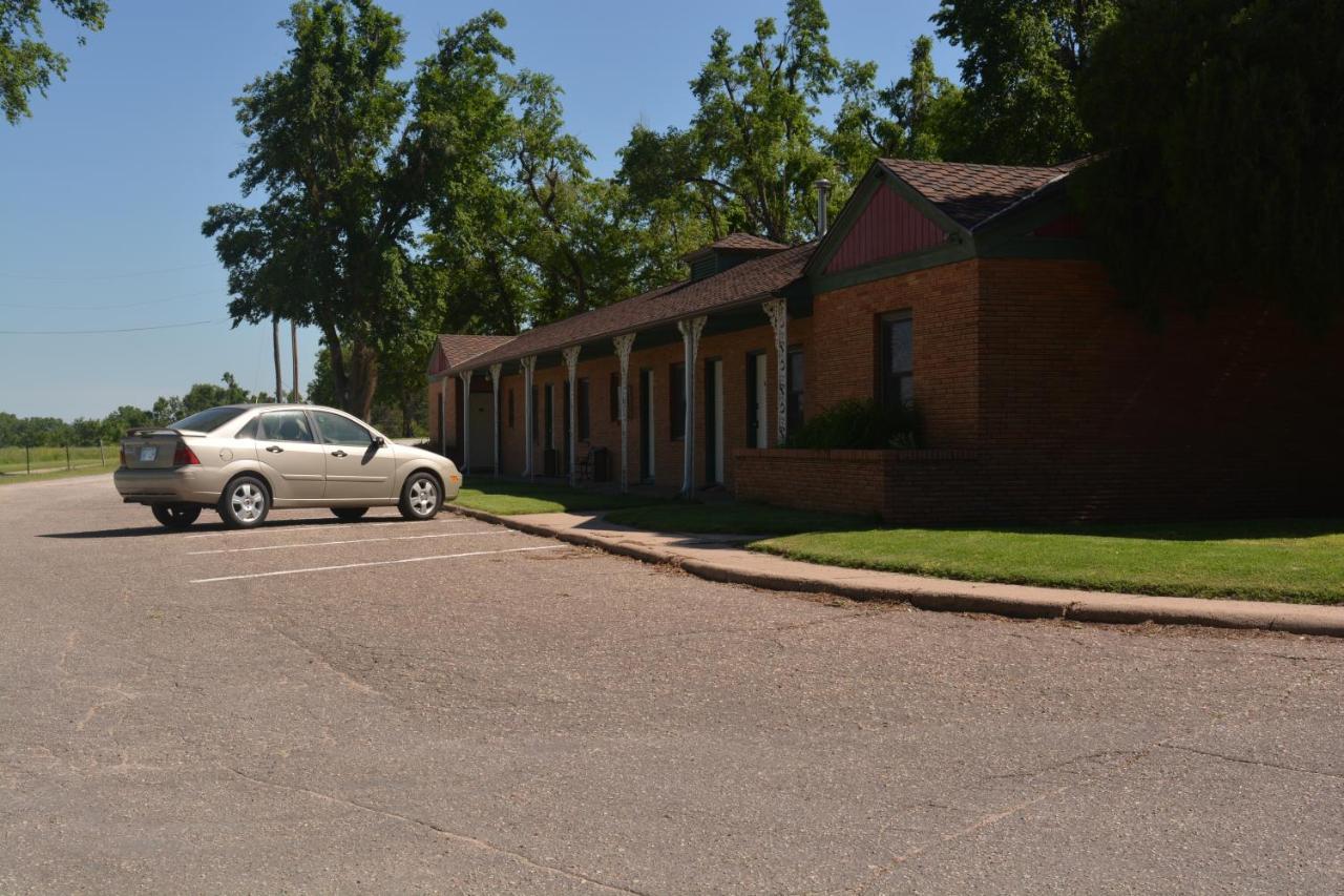 The Evergreen Motel In Kansas Pratt Eksteriør bilde